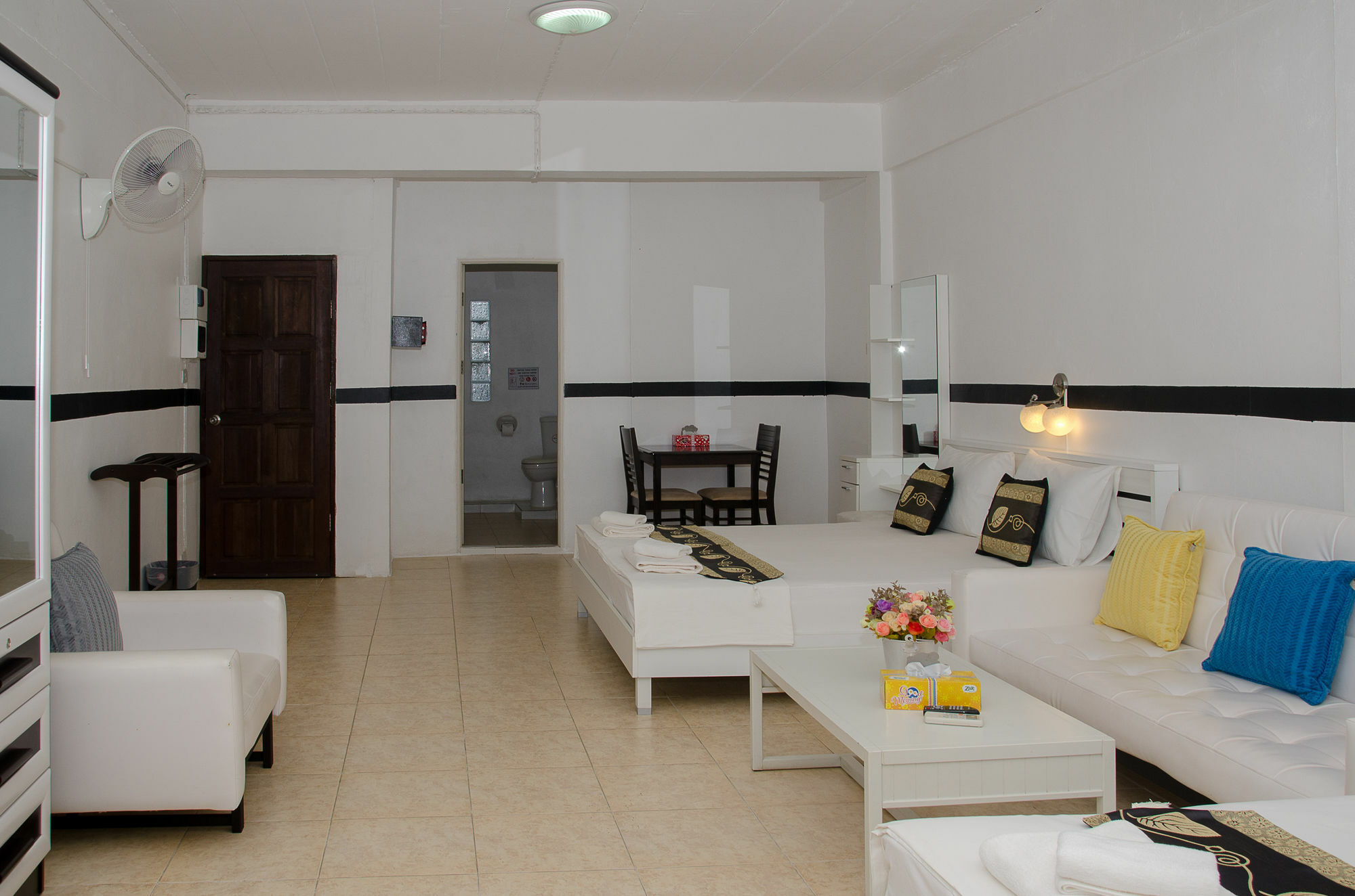 Allstar Guesthouse Карон Экстерьер фото