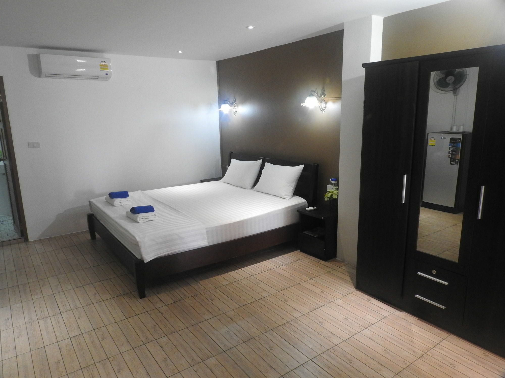 Allstar Guesthouse Карон Экстерьер фото
